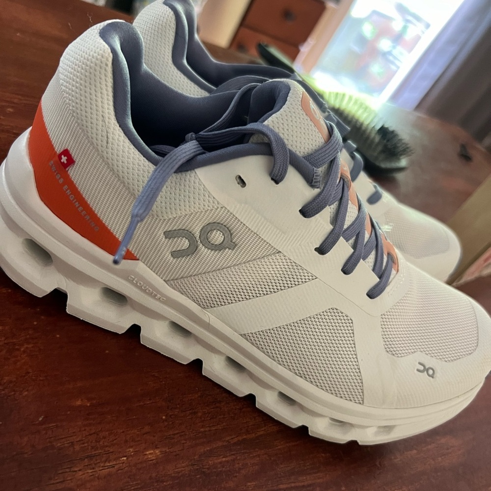 Women’s onclouds